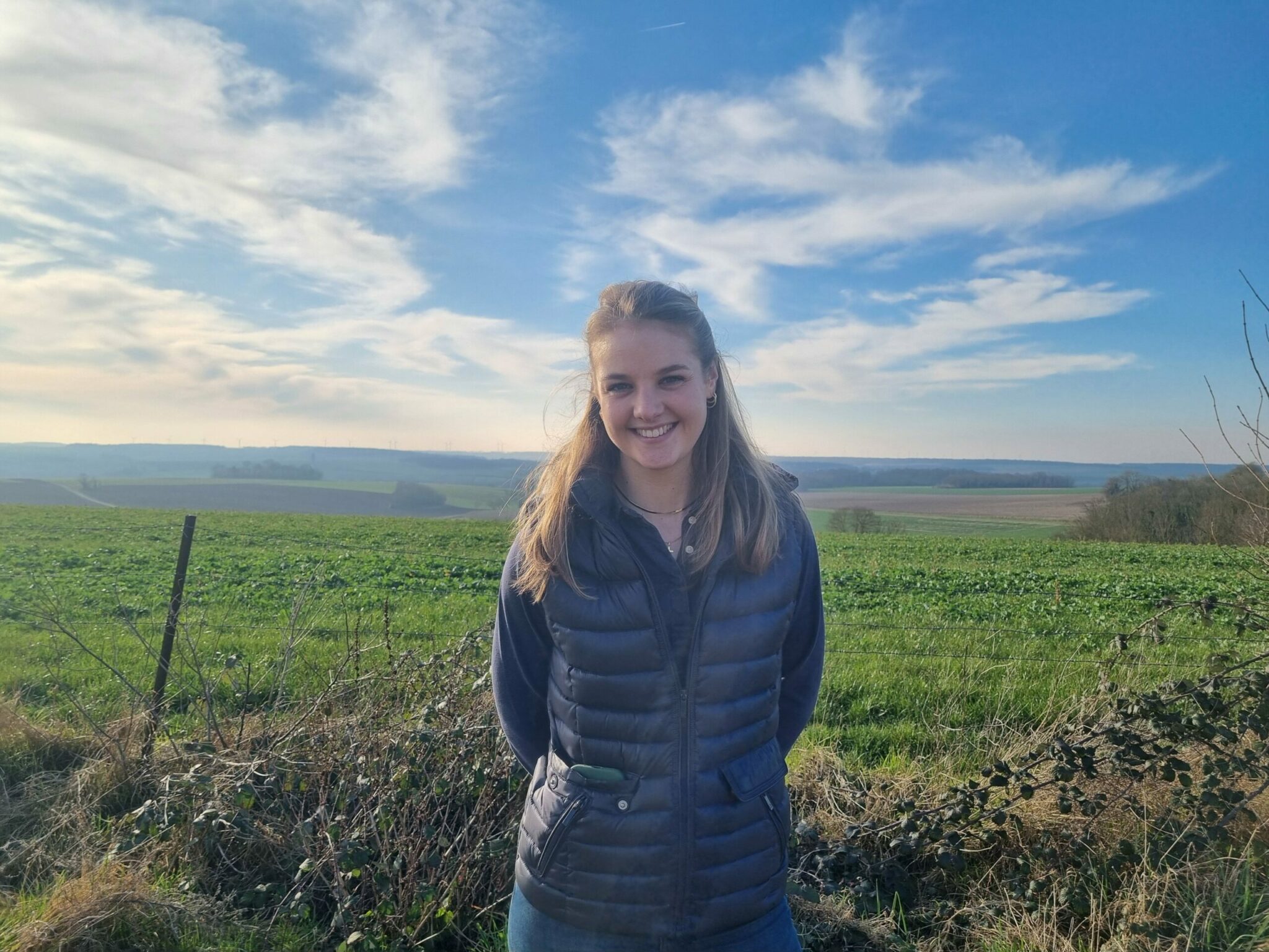 Portrait de Pauline Caradec, polycultrice-éleveuse de pondeuses