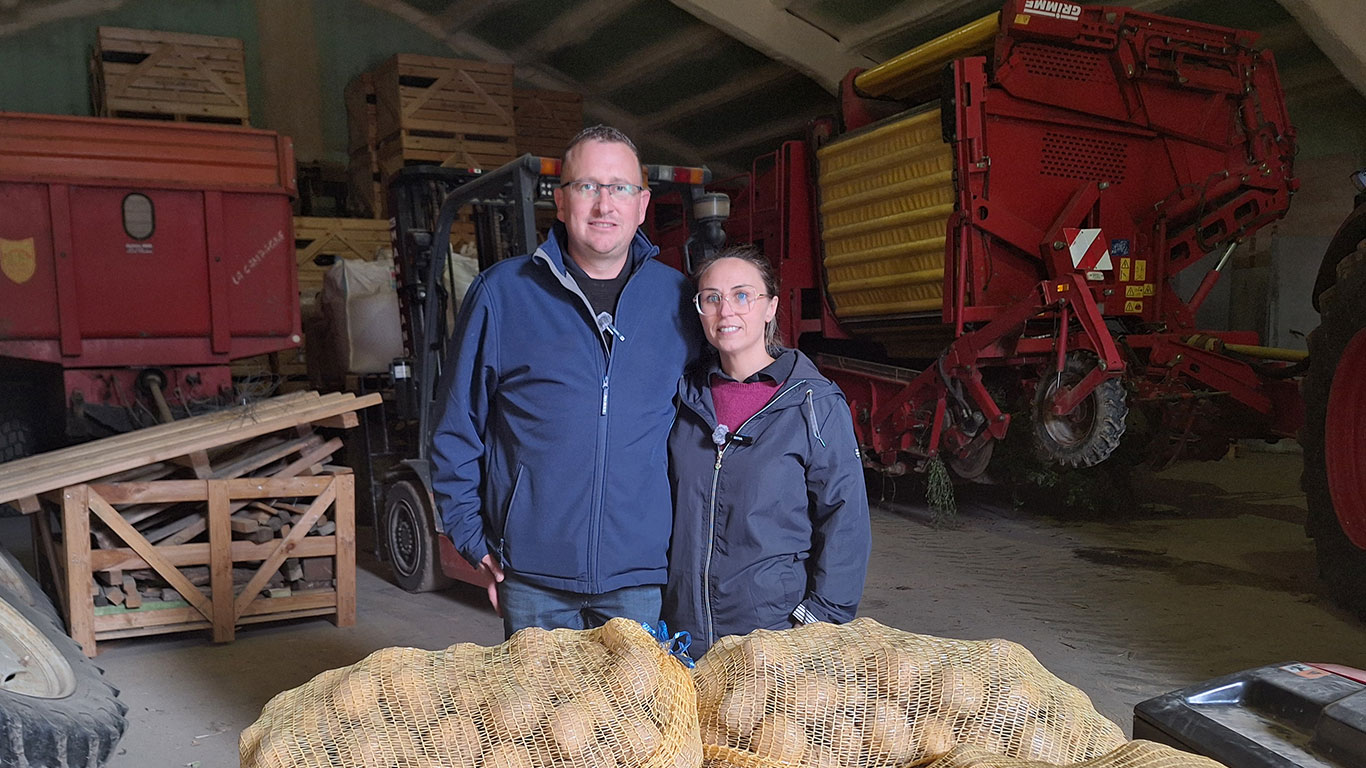 Michaël et Amandine Decouvelaere : du champ au poulailler et aux frites