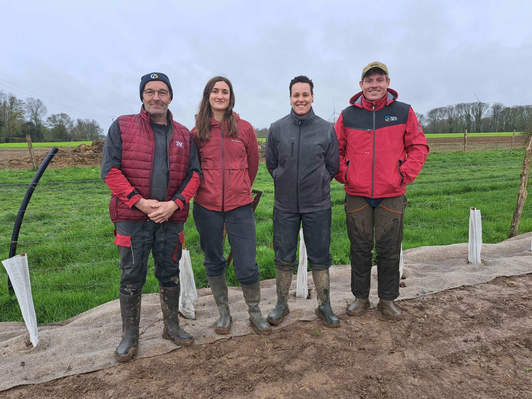 Quand le collectif plante l’avenir : 1 km de haies sur une exploitation
